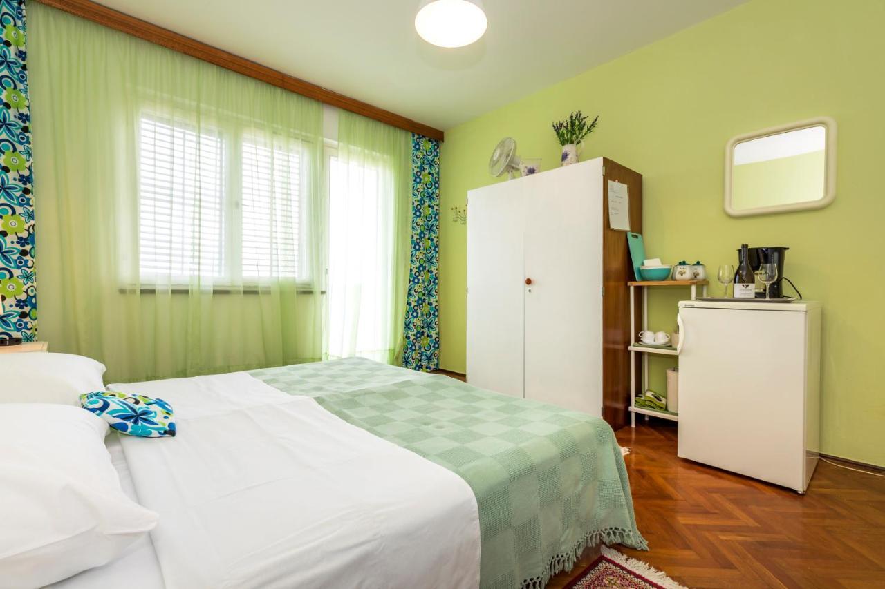 Muzic Budget Double Room マリ・ロシニュ エクステリア 写真