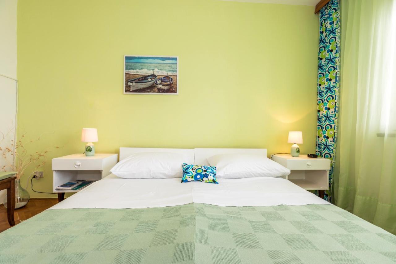 Muzic Budget Double Room マリ・ロシニュ エクステリア 写真