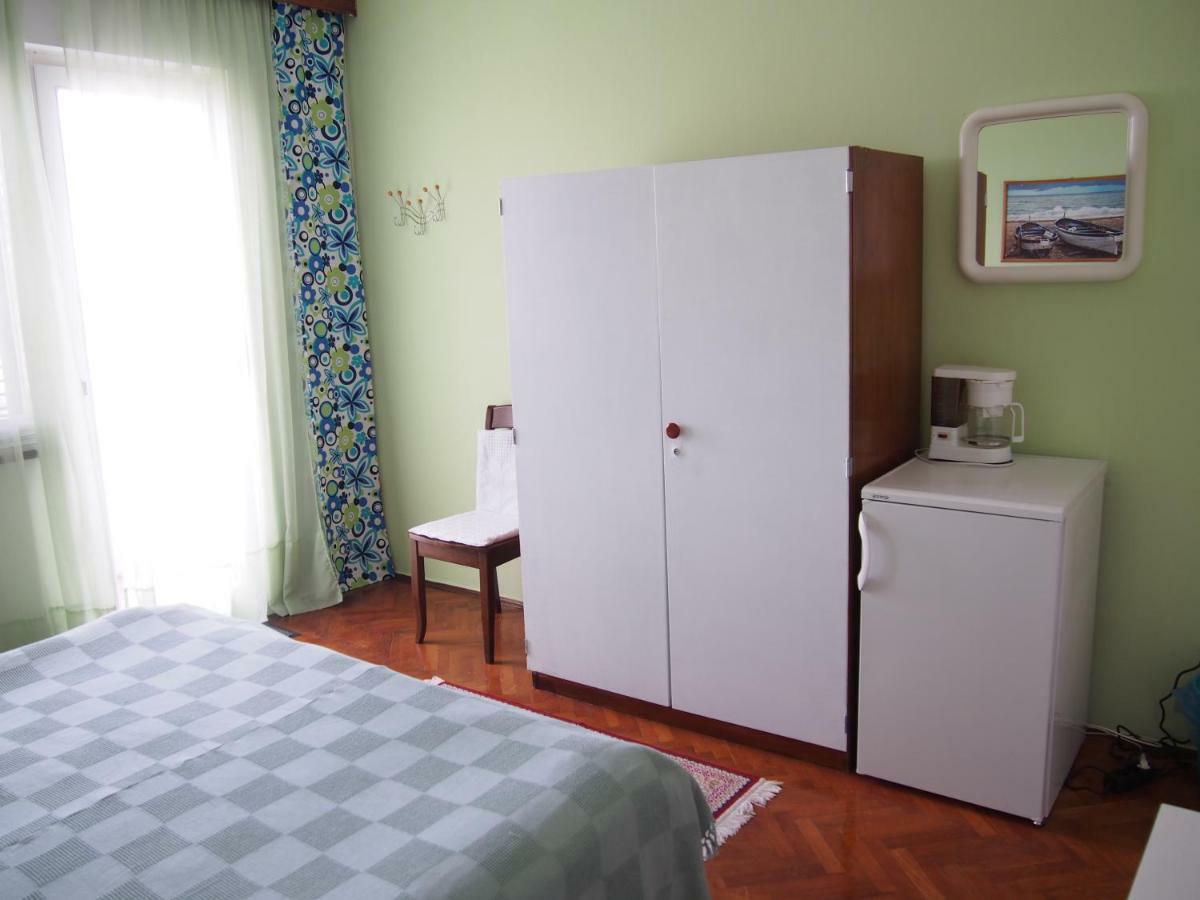 Muzic Budget Double Room マリ・ロシニュ エクステリア 写真