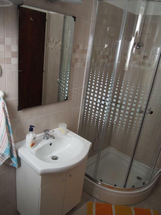 Muzic Budget Double Room マリ・ロシニュ エクステリア 写真
